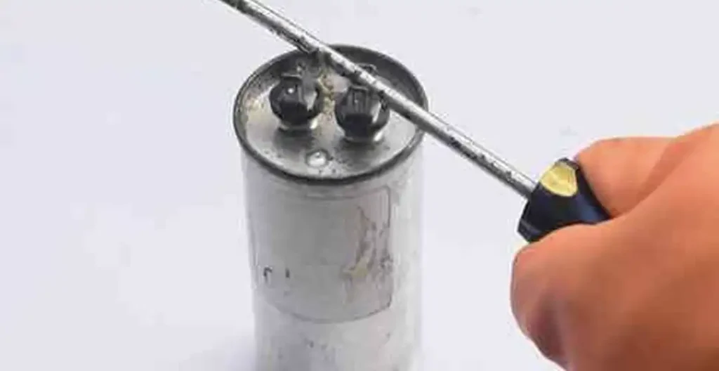 how to discharge a capacitor