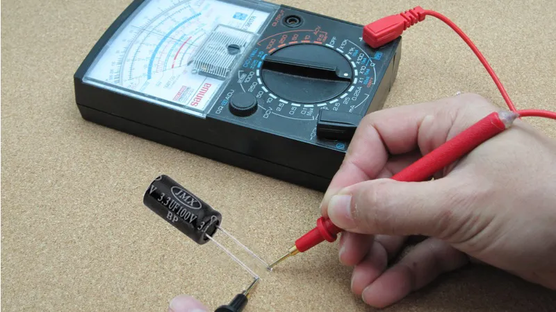 How to Drain a Capacitor With a Multimeter