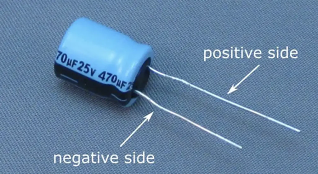how to tell positive and negative on capacitor