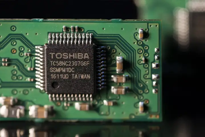 Toshiba Corporation logic ic chip