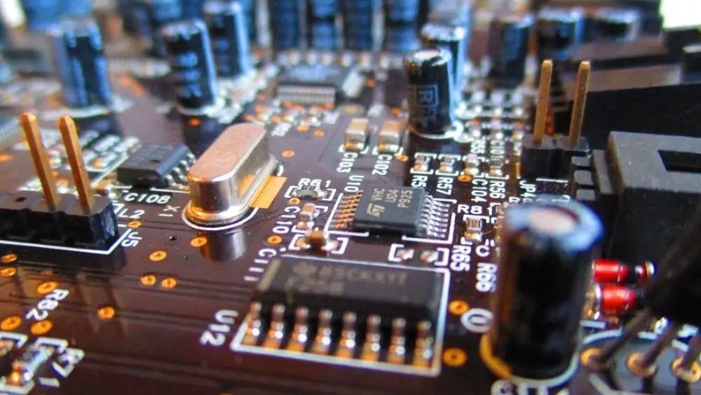 comparator integrated circuit using op amp