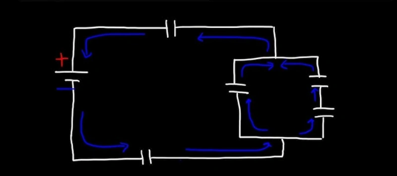 Can Current Flow Through a Capacitor